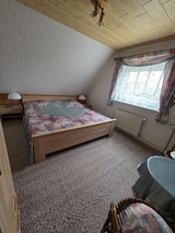 Ferienhaus in K&uuml;hlungsborn - H&ouml;ppner, Joachim - Schlafraum zur S&uuml;dseite im Obergescho&szlig;