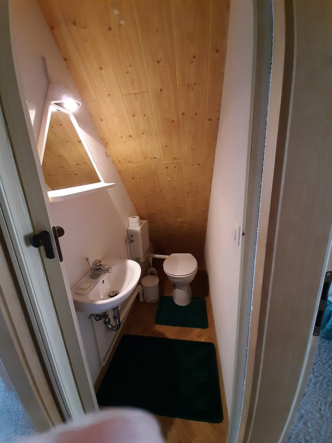 Ferienhaus in K&uuml;hlungsborn - H&ouml;ppner, Joachim - G&auml;ste-WC im Obergescho&szlig;