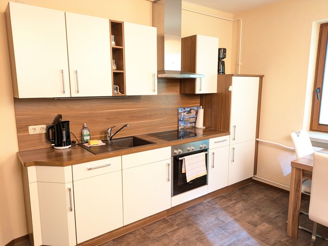 Ferienwohnung in Zinnowitz - Angela - Wohnbereich mit K&uuml;chenzeile