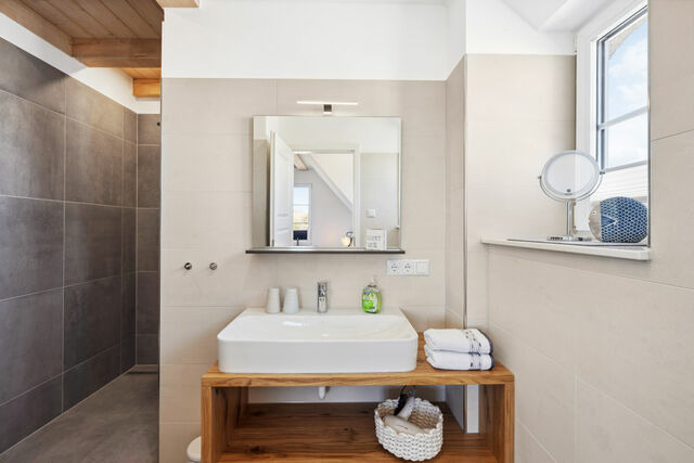 Ferienhaus in Dranske - R&uuml;genzauber Reetdachhaus mit Sauna u. Kamin | Strandn&auml;he | Garten - Bild 10