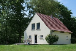 Ferienhaus Remise direkt am Wasser im Gut Grubnow Rügen